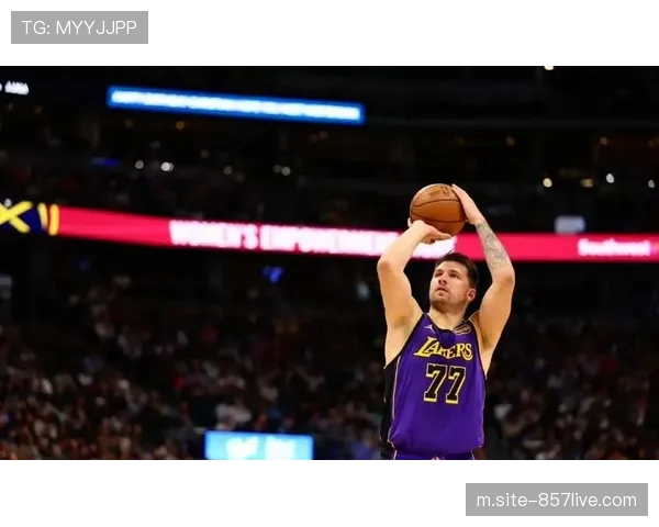 东契奇独揽35分主导攻防 湖人无詹时期战绩印证双核驱动控场模式